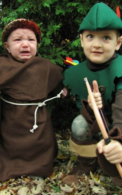 enfants bricolage main Robin Hood et frère Tuck costumes d'Halloween