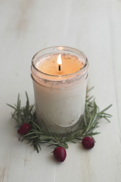 DIY Hausgemachte Kerzen (mit natürlichen Lavendel-Rosmarin Duft) - Live Simply