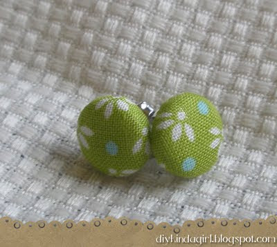 Bricolage un peu fille Bouton Tissu Boucles d'oreilles Tutorial