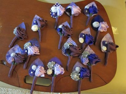 fleurs ruban bricolage pour vos bouquets, boutonnières, décor, et plus, Offbeat Bride