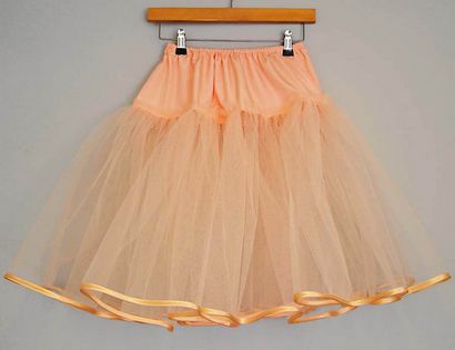 DIY Tutorial Mit mehreren Schichten Petticoat (Machen Sie Ihren eigenen Regenbogen-Petticoat!) - Rock n Roll Bride