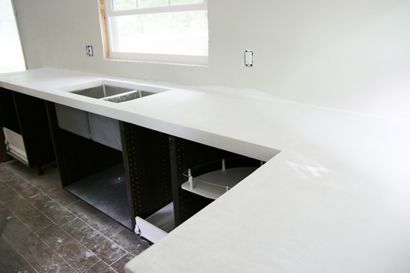 Countertops en béton blanc bricolage - Chris Loves Julia