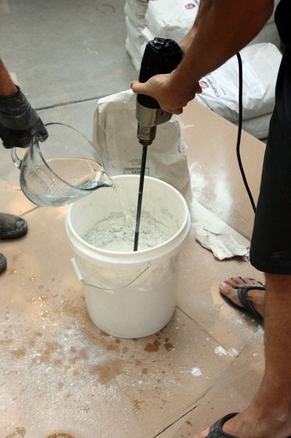 Countertops en béton blanc bricolage - Chris Loves Julia