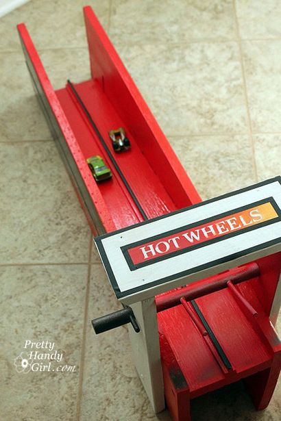 DIY Holz Hot Wheels Car Racing Ramp - Pretty Handy-Mädchen