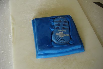 Doctor Who Tardis Cake - Le processus de gâteau, par Brandi Chavez (buttercream) Doctor Who Tardis Cake - Le processus de gâteau, par Brandi Chavez