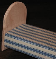 Maison de poupée de décoration Faites votre propre lit en bois Dollhouse! (maison de poupées) Maison de poupée de décoration Faites votre propre lit en bois Dollhouse!