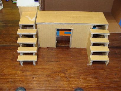 Dollhouse à partir de boîtes en carton et 5 étapes