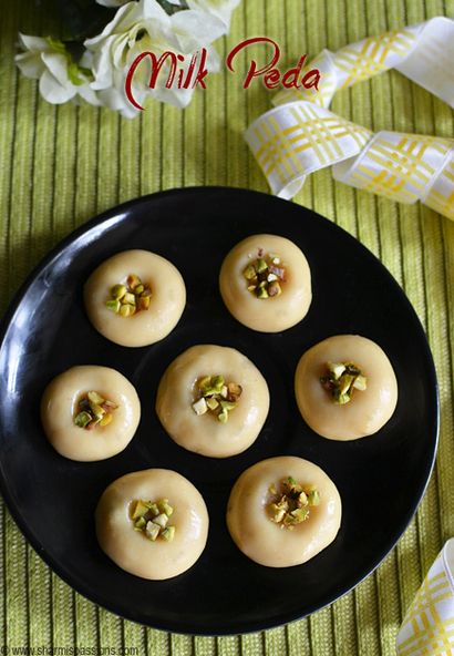 Doodh Peda Recette - Lait Peda, bonbons Diwali - Sharmis Passions