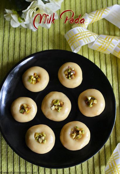 Doodh Peda Rezept - Easy Milch Peda, Diwali Süßwaren - Sharmis Passions