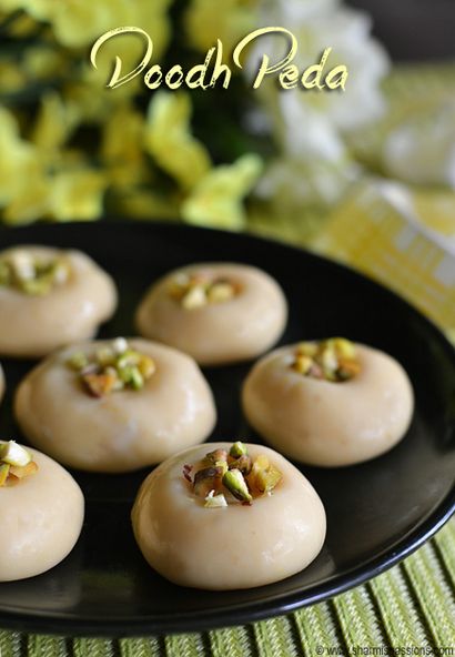 Doodh Peda Rezept - Easy Milch Peda, Diwali Süßwaren - Sharmis Passions