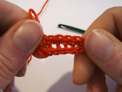 Double chaîne pour un simple crochet de démarrage dans les lignes 3 étapes