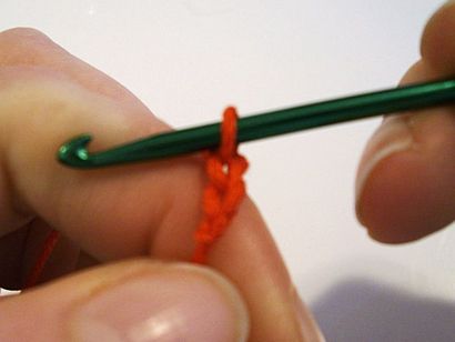 Doppelte Kette für eine einfache Crochet beginnt in den Reihen 3 Schritte