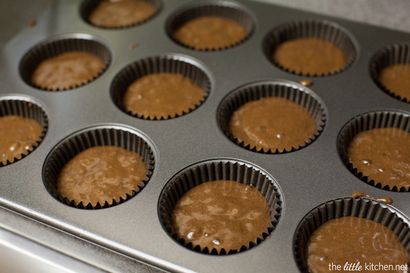 Double Chocolate Cupcakes mit gesalzenem Karamell, Buttercreme, die kleine Küche