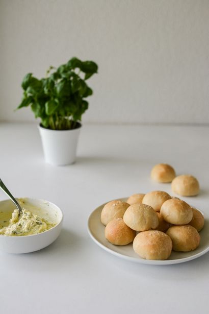 Doughballs avec maison beurre à l'ail, Lauren Caris cuisiniers