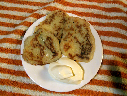 Draniki (Kartoffelpfannkuchen Belorussian Stil) - Russische Saison russische und osteuropäische Küche