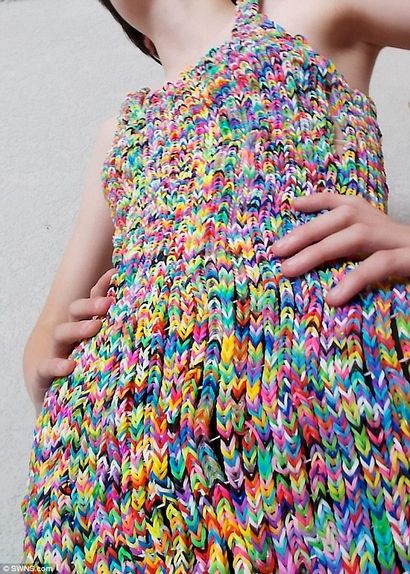 Kleid aus 24k LOOM BANDS verkauft auf eBay für £ 170k, Daily Mail Online