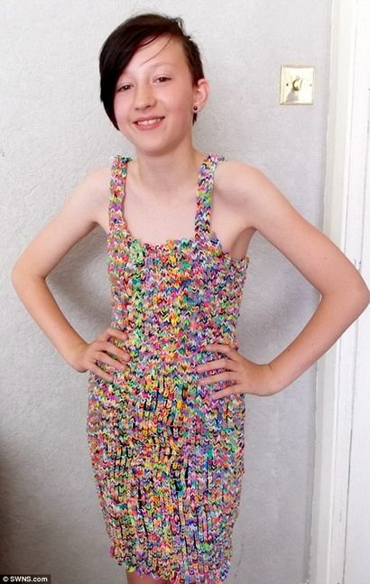 Kleid aus 24k LOOM BANDS verkauft auf eBay für £ 170k, Daily Mail Online