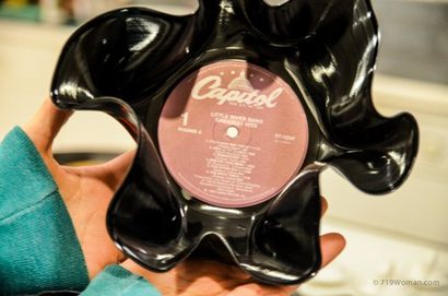 Facile bols de bricolage fabriqués à partir de vieux disques vinyles