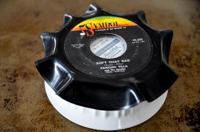 Leicht DIY Schalen aus alten Vinyl-Schallplatten gemacht