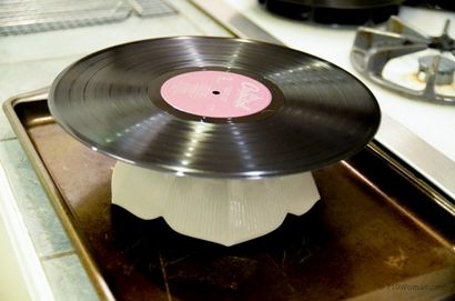 Facile bols de bricolage fabriqués à partir de vieux disques vinyles