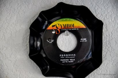 Facile bols de bricolage fabriqués à partir de vieux disques vinyles