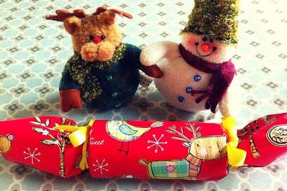 Einfache DIY Weihnachtsdekoration Ideen darunter, wie Weihnachten Santa Hüte zu machen und Papier