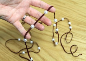 Einfache DIY No Sew Perlenstirnband
