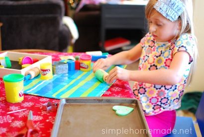 Einfache Geschenkidee für Kinder Play-Teig Ornamente zu machen - Die Kunst der einfachen
