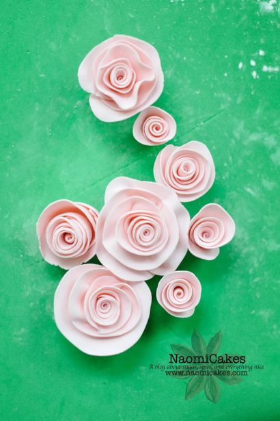 Facile Gum Pâte de sucre Roses Tutorial - NaomiCakes