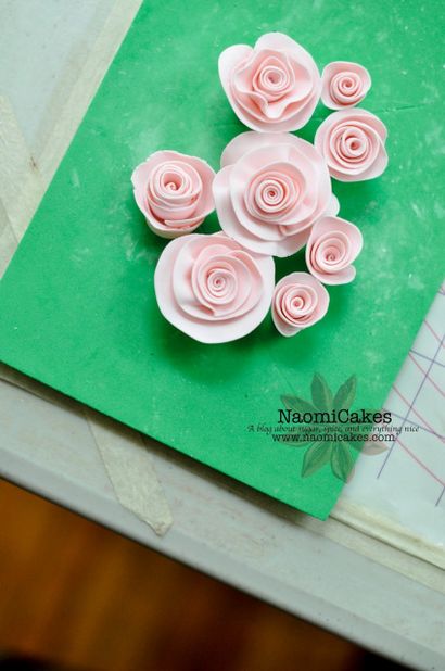 Facile Gum Pâte de sucre Roses Tutorial - NaomiCakes