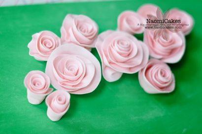 Facile Gum Pâte de sucre Roses Tutorial - NaomiCakes