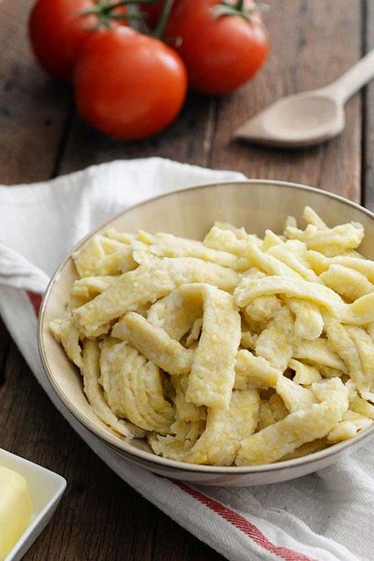 Einfache hausgemachte Eiernudeln Rezept - Speisen und Teller (hausgemachte) Einfache hausgemachte Eiernudeln Rezept - Speisen und Dish