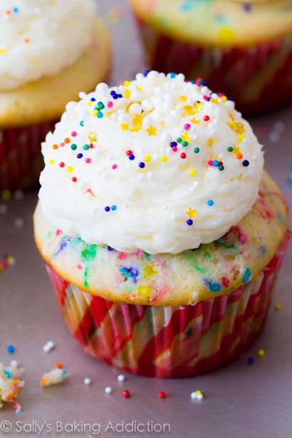 Einfache Hausgemachte Funfetti Cupcakes - Sallys Backen Sucht