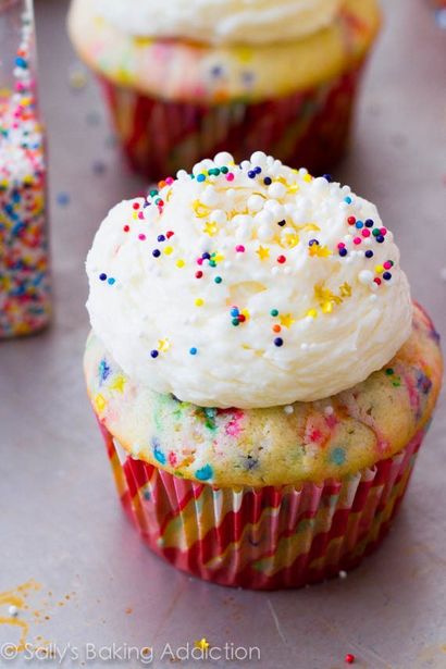 Einfache Hausgemachte Funfetti Cupcakes - Sallys Backen Sucht