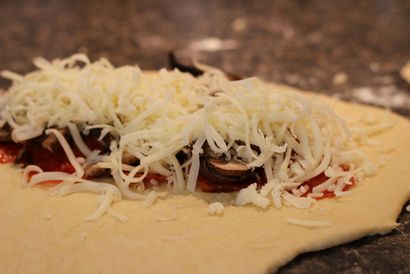 Facile Homemade Pizza Calzones - La Prairie Homestead