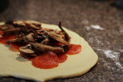 Einfache hausgemachte Pizza Calzone - The Prairie Homestead