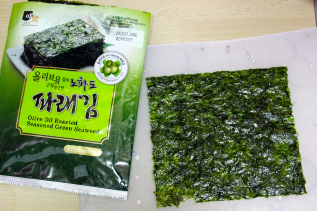 Facile coréen tutoriel triangles Kimbap, le chou frisé et kass (avec un côté de culot)