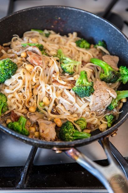 Facile porc et brocoli asiatiques nouilles - La santé Foodie