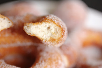 Leicht Gezuckerte Krapfen mit Pillsbury Biskuitteig - Kirbie - s Cravings