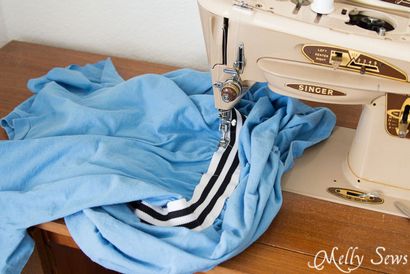 Facile T-shirt robe Tutorial - Melly Coud