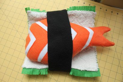 EAT SLEEP MAKE DIY Sushi Costume pour un chien