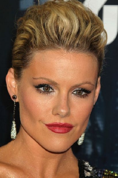 Élégantes coiffures pour dames Pompadour - coiffures hebdomadaires (coiffures) Élégant coiffures pour dames Pompadour - Coiffures hebdomadaire