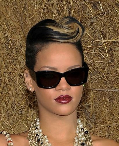Élégantes coiffures pour dames Pompadour - coiffures hebdomadaires (coiffures) Élégant coiffures pour dames Pompadour - Coiffures hebdomadaire