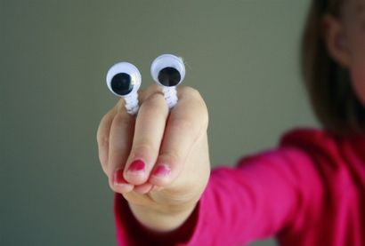 Eye-Popping-Spaß mit einer Glubschauge Fingerpuppe, Make und nimmt