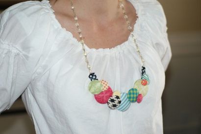 Collier Bouton tissu, Design bleu de cricket (bijoux fantaisie) Collier Bouton tissu, Design bleu de cricket