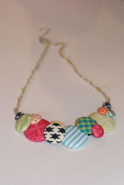 Collier Bouton tissu, Design bleu de cricket (bijoux) Collier Bouton tissu, Design bleu de cricket