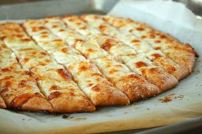 Fail-Proof Pizzateig und Cheesy Knoblauchbrot-Sticks wie in Restaurants !, Lauren - s Latest