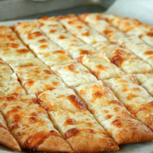 Fail-Proof Pizzateig und Cheesy Knoblauchbrot-Sticks wie in Restaurants !, Lauren - s Latest