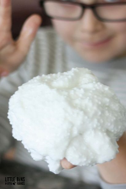 Kunstschnee Slime Rezept für Winter-Wissenschaft Aktivitäten