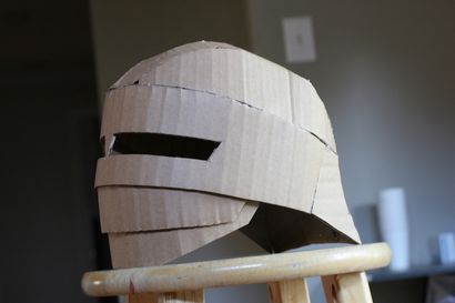 Fantastical Pappe Kostüm DIY Turns Boxen in Knight - Rüstung
